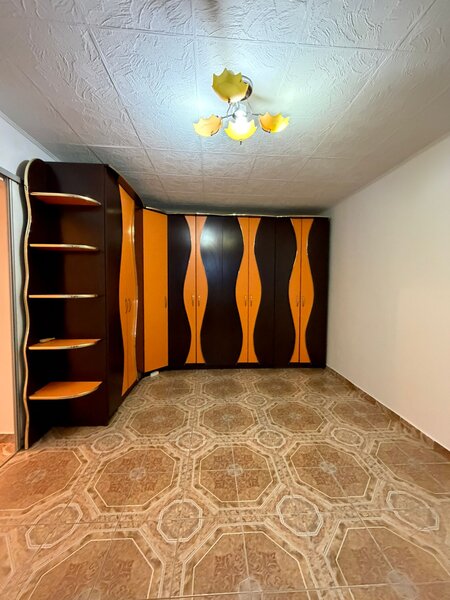 Nicolae Grigorescu, 5-7 minute metrou, bloc 1984,