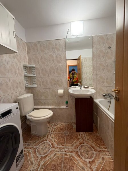 Nicolae Grigorescu, 5-7 minute metrou, bloc 1984,