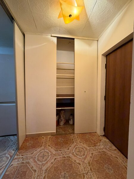 Nicolae Grigorescu, 5-7 minute metrou, bloc 1984,